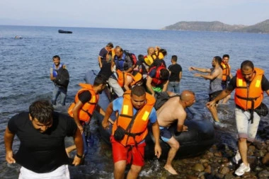 TRAGEDIJA U GRČKOJ! Potonuo brod s migrantima, najmanje 12 mrtvih