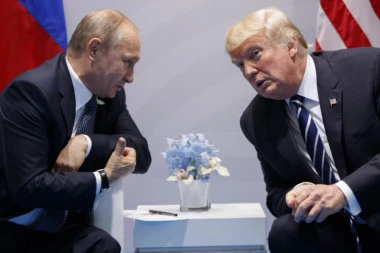KREMLJ DEMANTUJE BELU KUĆU: Putin nije tražio od Trampa da ukine sankcije