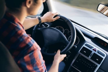 5 situacija u kojima NE SMETE NI SLUČAJNO da sedate za volan!