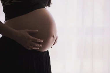 Novo otkriće sve zabrinjava: Korona ostavlja strašnu posledicu na trudnice