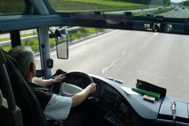 Nesreća kod Vranja: Autobus sleteo sa puta