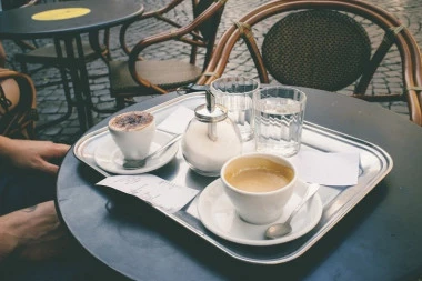 (FOTO) Ko kaže da u Podgorici ne može da se plati kafa u DINARIMA? Evo, ipak MOŽE!