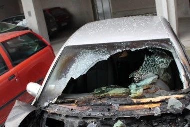 (VIDEO) Užas usred noći: Goreo automobil u Pančevu, posledice katastrofalne!