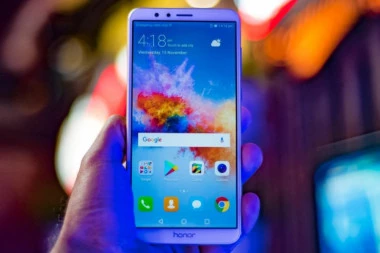 ŠOK! Huawei prodao svoj brend pametnih telefona marke Honor