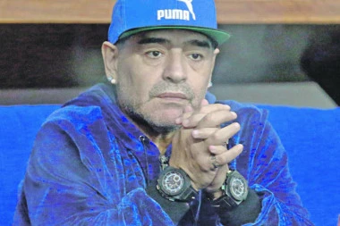 Maradona UMRO U SIROMAŠTVU: Legendarnog fudbalera POKRALI NAJBLIŽI!