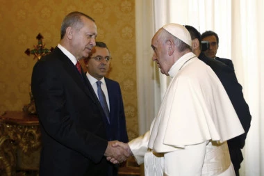 Tenzija između Turske i Vatikana - Papa Franja besan na Erdogana