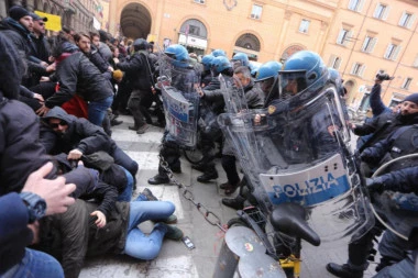 (VIDEO) Haos u Italiji: Sin vođe navijača bode nožem, ministar najavio ekstremne sankcije zbog protesta!