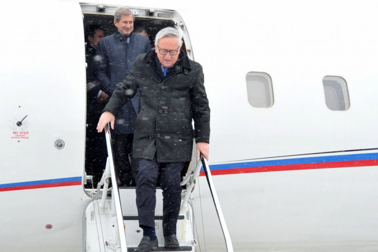 DOBRODOŠLI! Junker i Han stigli u Beograd, popodne ih čeka Vučić da razgovaraju!