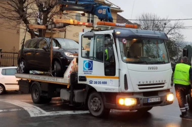 (VIDEO) Bahaćenje u Novom Pazaru! Pauk mu dizao kola, a on nasrnuo na radnike službe