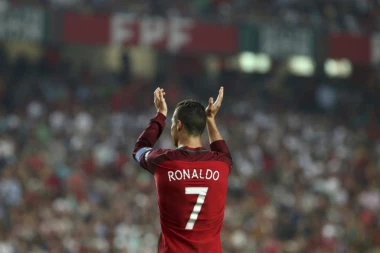 AKO JE I BILO DILEME: Kristijano Ronaldo vratio KULTNI BROJ! (FOTO)