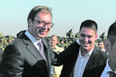 (FOTO) Vučić se oglasio povodom napada na sina: Boriću se svom snagom i pobediću sve njihove laži!