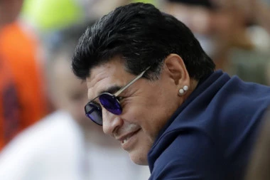 (HIT VIDEO) KAO NIL ARMSTRONG: Maradona u PANICI zbog koronavirusa, potpuno POGUBLJEN!