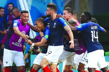 Šok: Francuski fudbaler prodao zlatnu medalju sa Mundijala!
