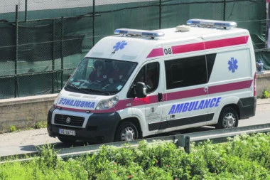 Saobraćajna nesreća na Ibarskoj Magistrali, povređen mladić (24)