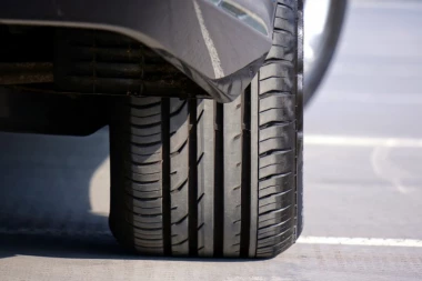 Zimske gume nikako ne bi trebalo da koristite na vrelom asfaltu, a evo i zašto!