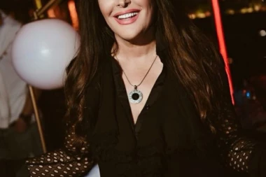 (FOTO) OVO JE JOŠ JEDAN DOKAZ! Dragana Mirković pokazala lice bez trunke šminke! Pevačicin izgled IZNENADIO mnoge!
