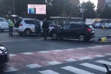 Lančani sudar kod Šumarskog fakulteta: Potpuni haos u Požeškoj, napravila se ogrmona kolona automobila