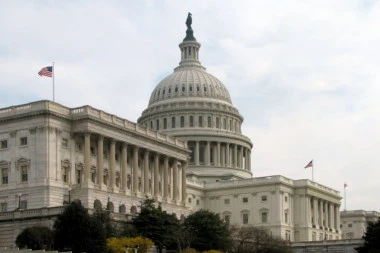 PARE IZ HELIKOPTERA: Senat SAD odobrio dodatnu pomoć od 484 milijarde dolara
