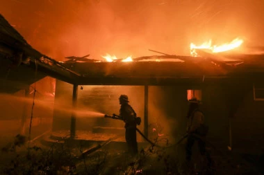 Požar u Subotici odneo jedan život, vatrogasci jedva sprečili širenje vatre