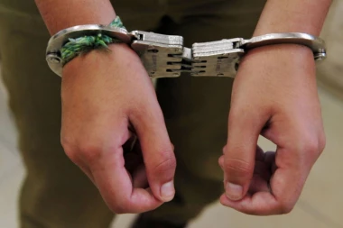 Tinejdžer (19) uhapšen zbog krađe: Novosađankama kidao lančiće sa vrata!
