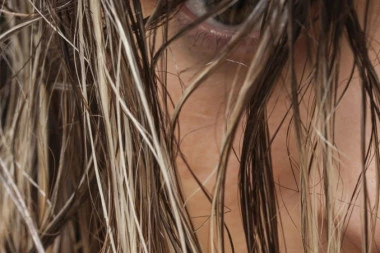 Savet zlata vredan: Frizeri otkrili zašto nikada ne treba češljati mokru kosu