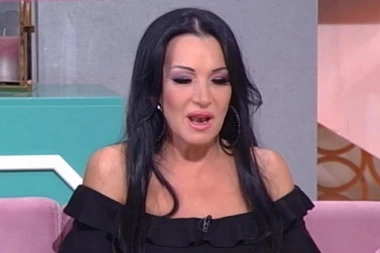 (ŠOK VIDEO) Isplivao neviđeni snimak razvaljene Goce Božinovske: Pevačica se olešila od alkohola, pogledajte šta radi!