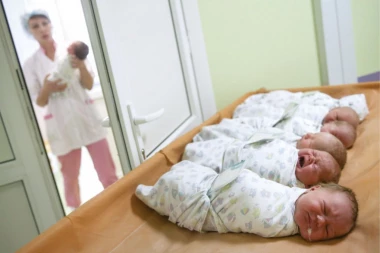 Neverovatno: 5 trudnica za noć rodilo blizance u Novom Sadu