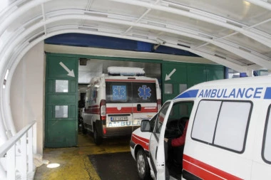 UŽAS NA IBARSKOJ: Autobus sleteo, jedan prebačen hitno u Urgentni
