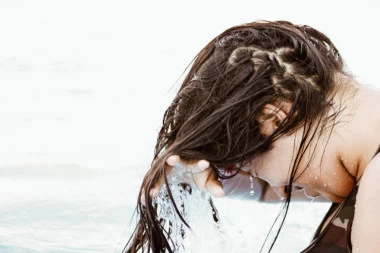 Perite kosu samo hladnom vodom: Rezultati će vas iznenaditi