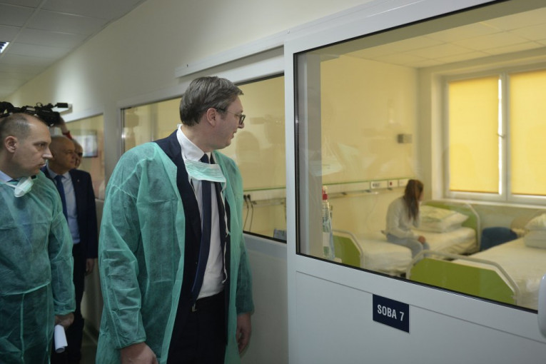 Vučić posetio Institut za majku i dete: Cela bolnica će biti renovirana