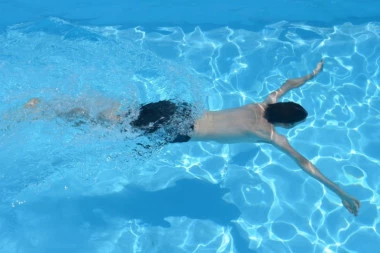 DOPLIVAJTE DO TRBUŠNJAKA: Koliko dugo treba da vežbate pod vodom ukoliko želite ravniji stomak