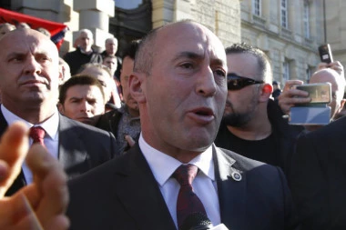 Lideri vladajućih stranaka u Prištini kao ROGOVI U VREĆI, Haradinaj poručio Hotiju: UZALUD SE ŠETAŠ BRISELOM!