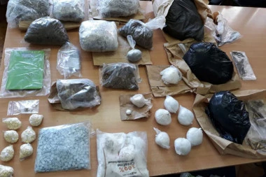 Dolijao opasan diler iz okoline Šapca: U stanu mu našli heroin, kokain, pištolj...