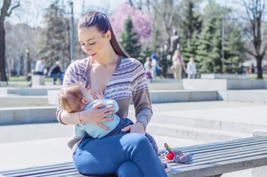 Da li beba može da se zarazi dojenjem ako je majka pozitivna na KOVID? Šanse su male, ali moraju da slede OVE MERE