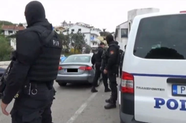 PLJEVALJCI NAORUŽANI DO ZUBA: Crnogorska policija pretresla imanje i pronašla čitav arsenal oružja!