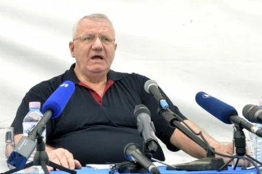(VIDEO) OGLASIO SE I VOJVODA: Evo kako je Šešelj prokomentarisao Obradovićevo divljanje ispred Skupštine