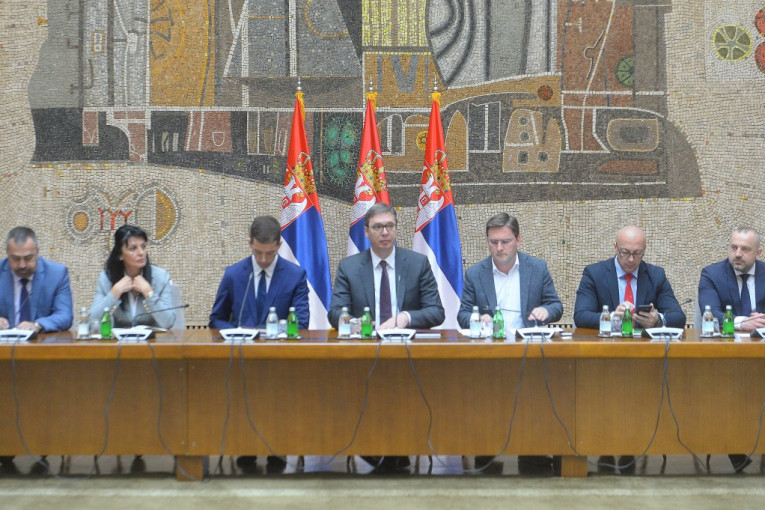Predsednik Vučić nakon sastanka sa Srbima s Kosmeta: Spremili smo "jake" mere
