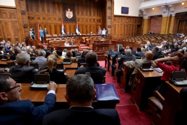 NJIMA JE ODMOR ODAVNO POČEO! Bahatost poslanika bivšeg režima nema granica! Zelenović, Aleksić i ostali "lideri" ponovo nisu došli na sednicu Skupštine!