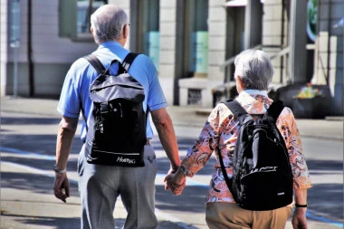 Objavljeno kada će najstariji sugrađani moći da podignu penzije