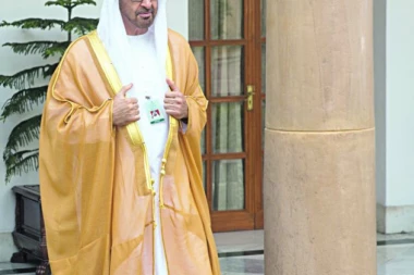 Šeik Muhamed: Tako mi Boga, zaplakao sam kad sam čuo kako pevate himnu Emirata!