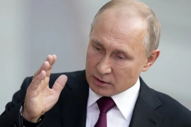 NEMA GEJ BRAKOVA U RUSIJI! Putin potpisao ustavni amandman i formalno ZABRANIO istopolne zajednice