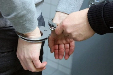 Spid, kokain, ekstazi i 1.725 evra: Policija uhapsila opasnog dilera iz Kladova