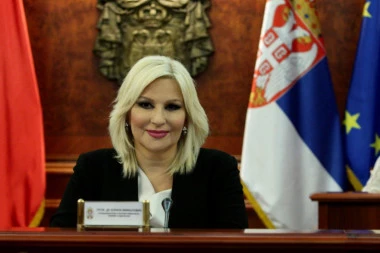Državna preduzeća ustupila 60 vozila zdravstvenom sistemu Srbije