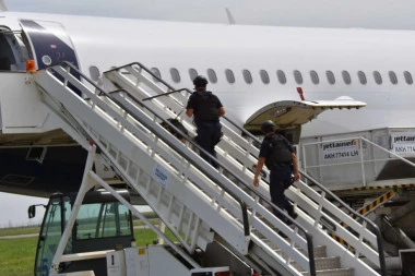 PANIKA NA AERODROMU U MOSKVI: Dojava o bombi u avionu, let otkazan