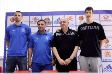 (FOTO) Besmisao besmisla: Bivši košarkaš Zvezde i Partizana osuo paljbu na društvenim mrežama zbog Kevina Pantera!