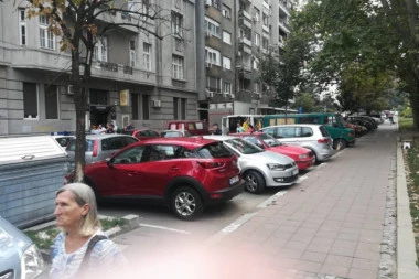 Pukla cev u Kosovskoj ulici: Građani bez vode do 22 časa!