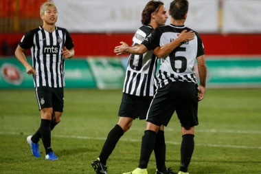 Novi problemi za Partizan: Lazar Marković nakon 6 minuta igre izveden sa terena