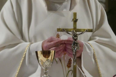 ŠOKANTNO OTKRIĆE NEZAVISNE KOMISIJE: 3.000 pedofila među sveštenicima u Francuskoj katoličkoj crkvi