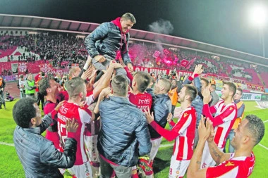 (FOTO,VIDEO) Vladan Milojević oduševio Arape odmah na startu: Aplauzi za novog trenera Al Ahlija na predstavljanju!