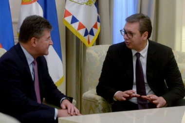 (FOTO) Vučić se sastao sa Lajčakom
